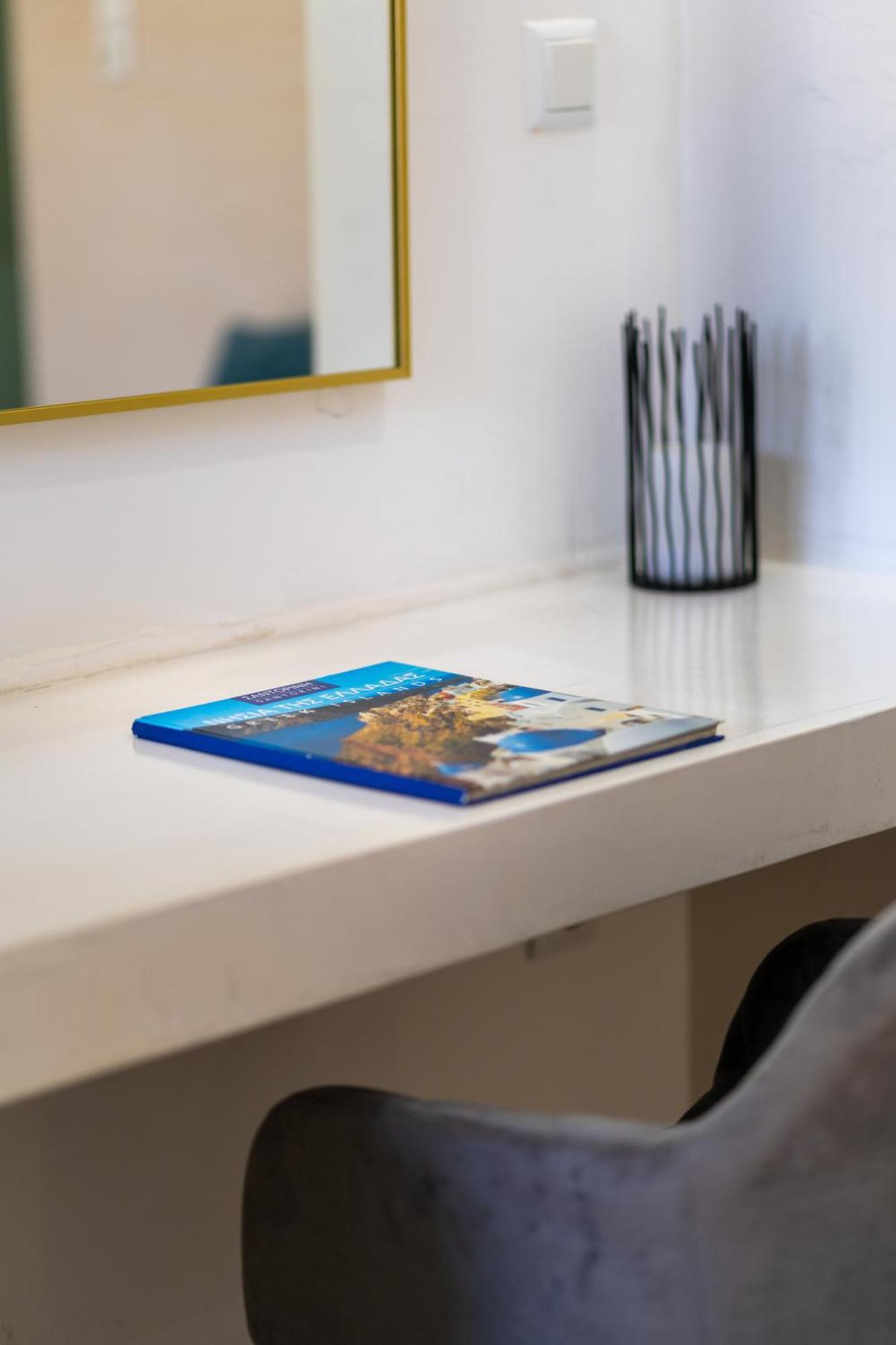 Oasis Suites Fira Fira (Santorini) Eksteriør billede