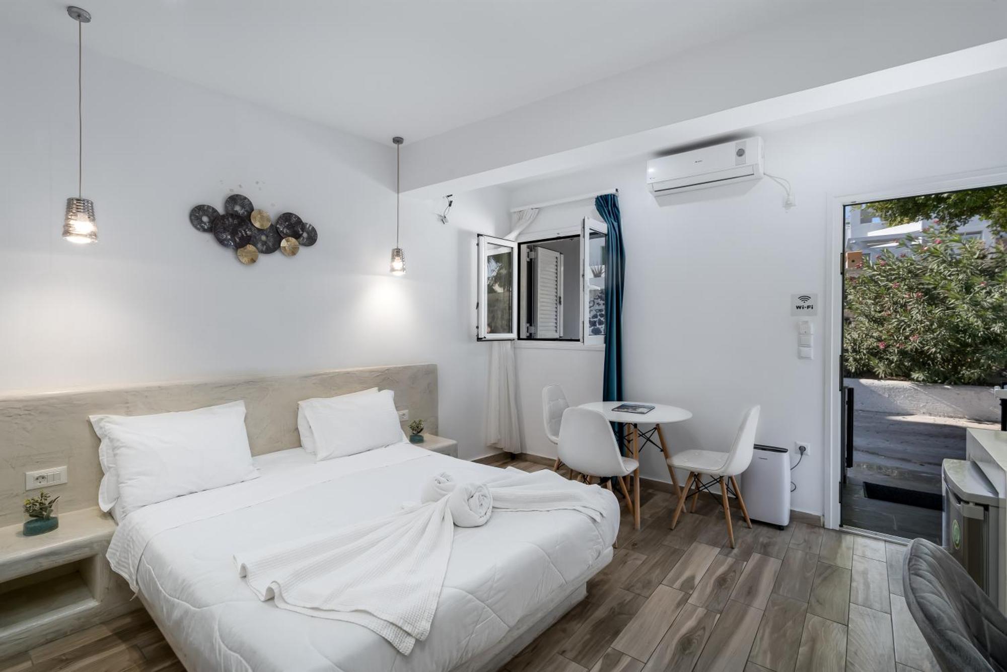 Oasis Suites Fira Fira (Santorini) Eksteriør billede
